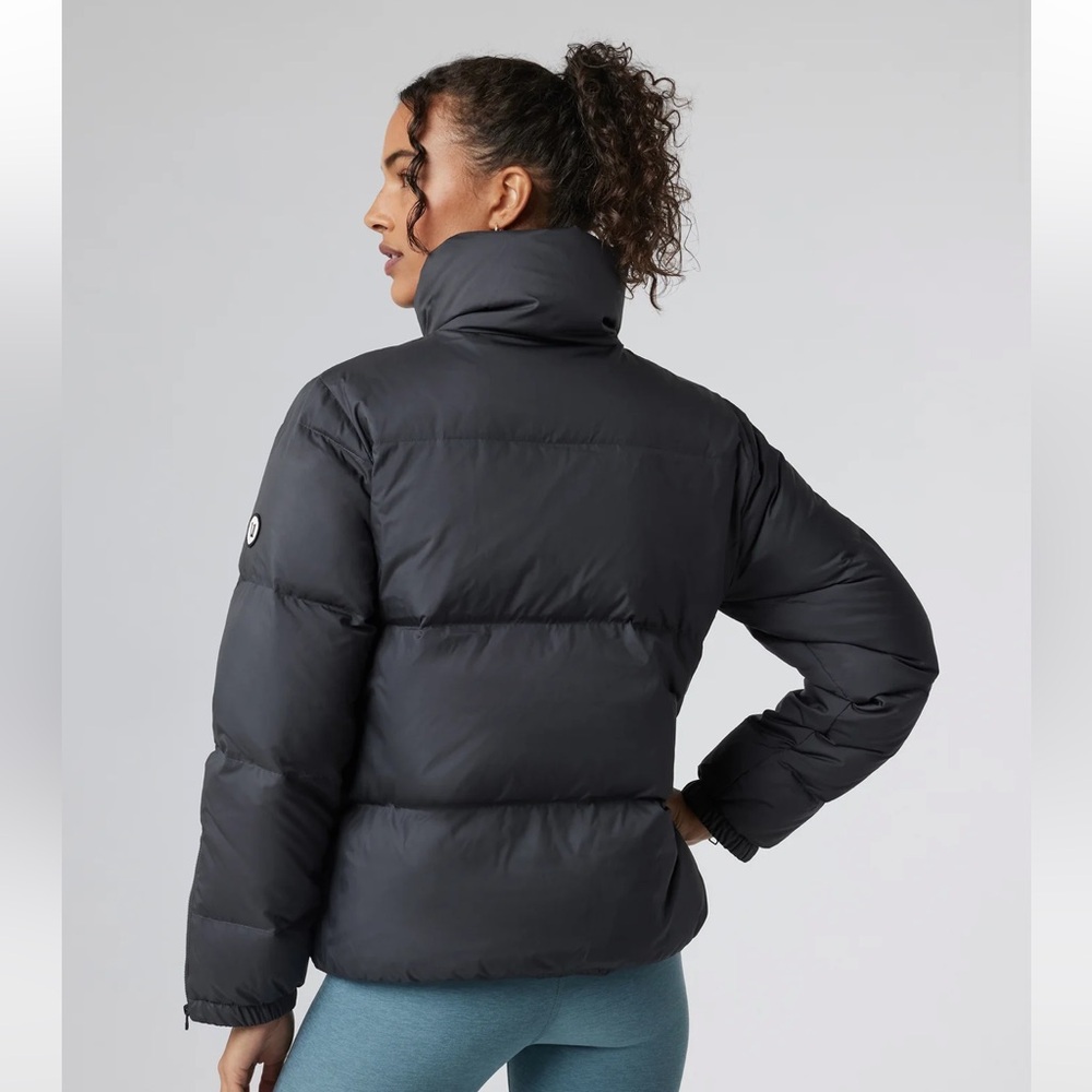 NWT!! Sold out! VUORI Hillside Down Jacket, Size M - Picture 5 of 8